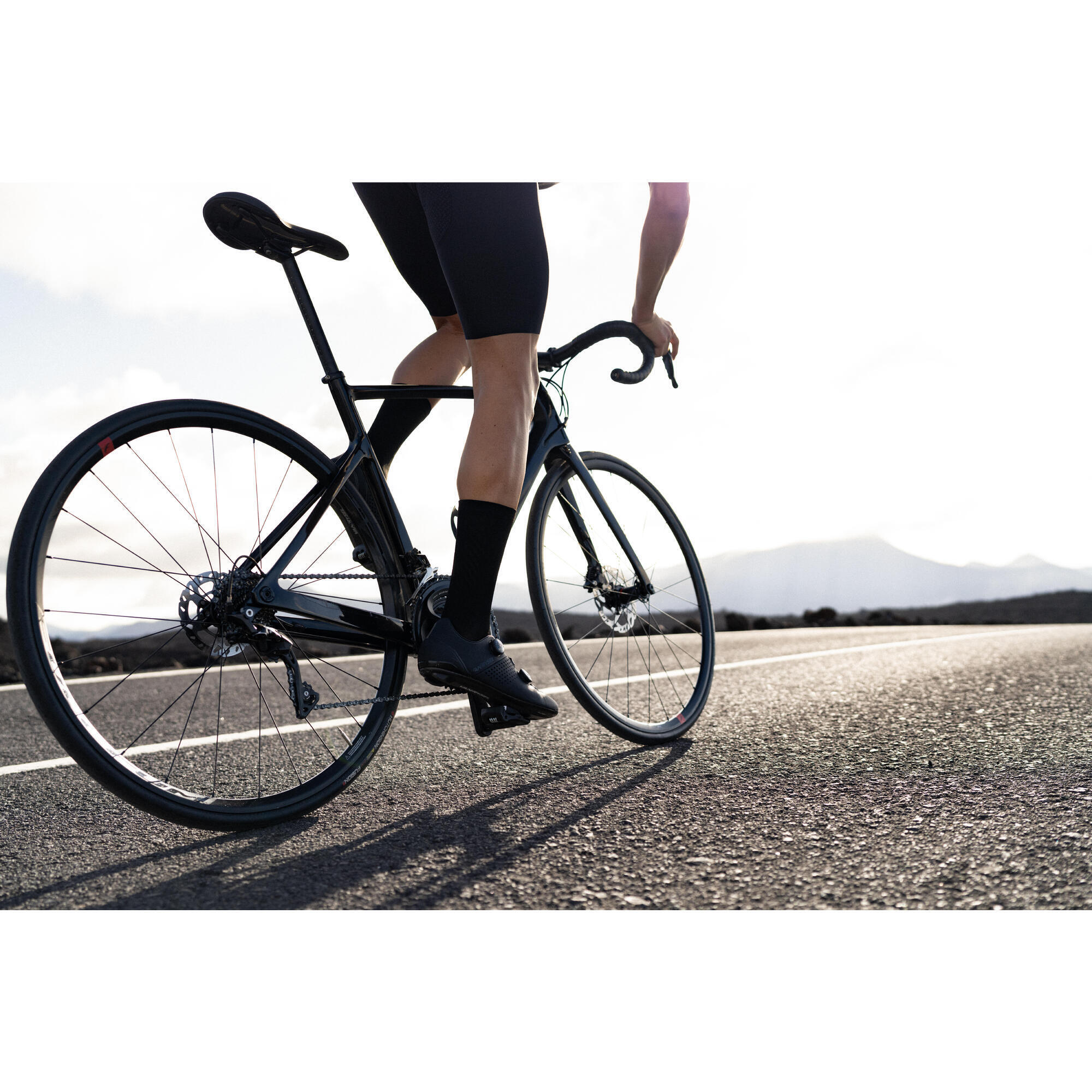 Van Rysel 900 Mid-Cut Cycling Socks - Image 9